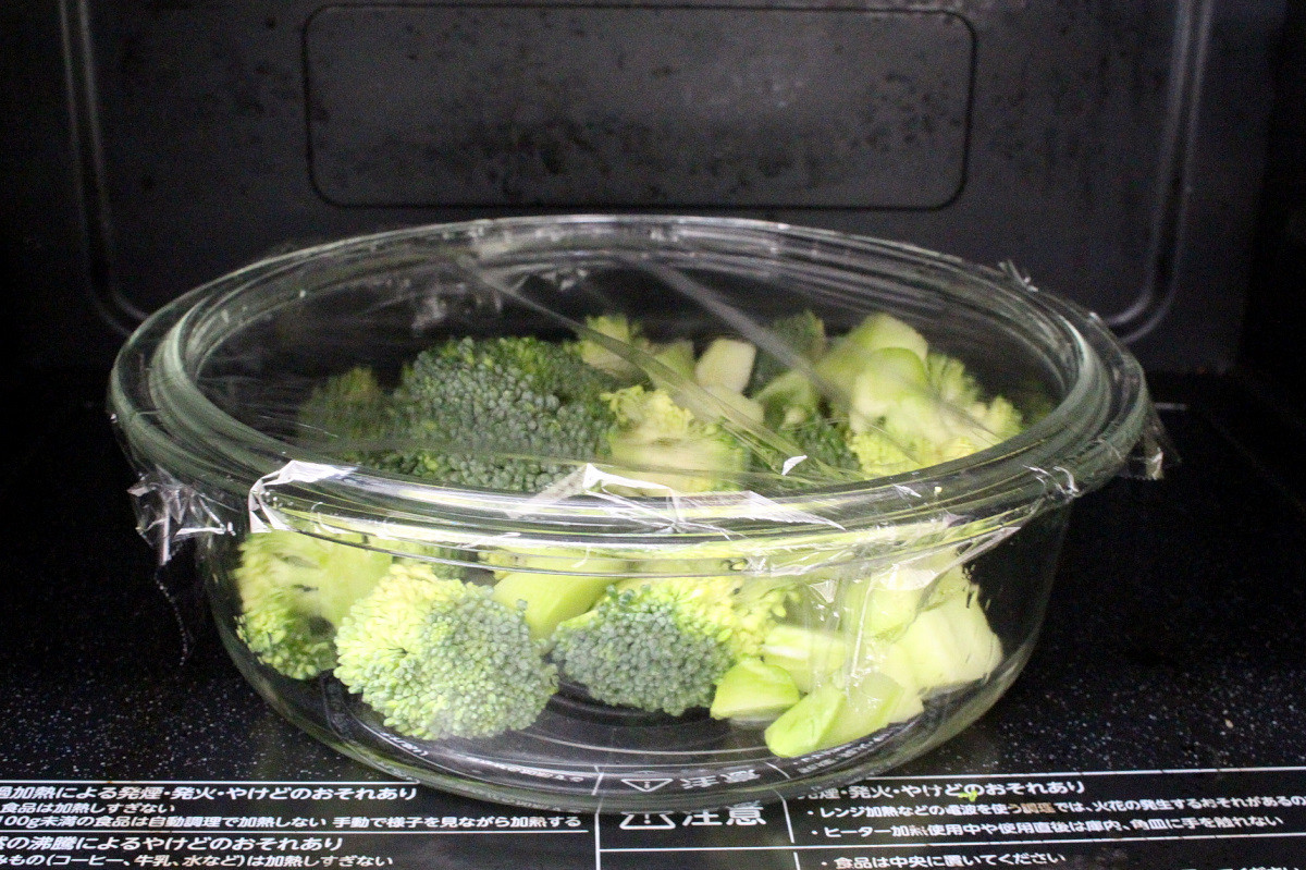 ブロッコリーとカニカマの豆腐マヨサラダの作り方ステップ2