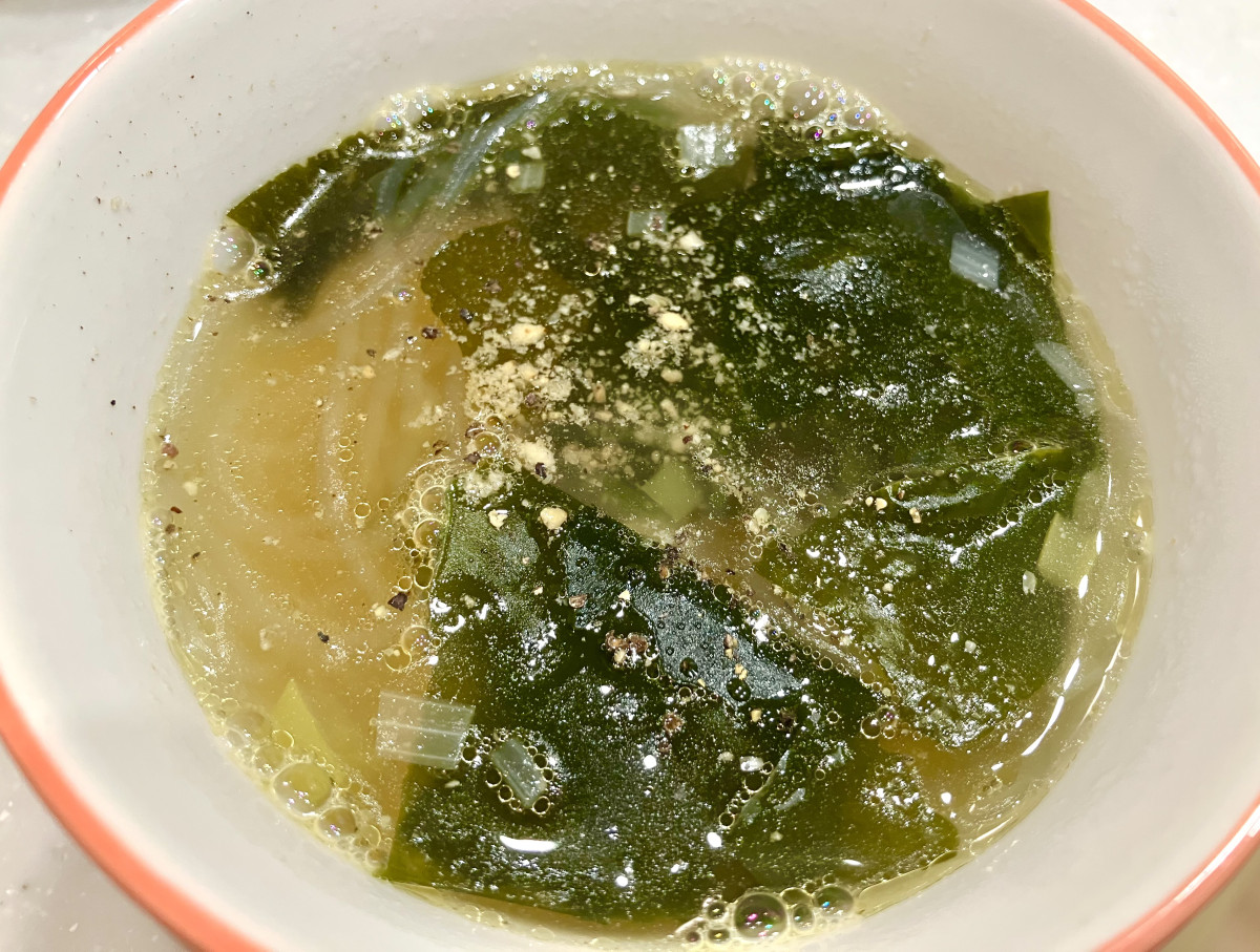 簡単なのに美味しい！春雨とわかめの中華風スープの作り方ステップ4