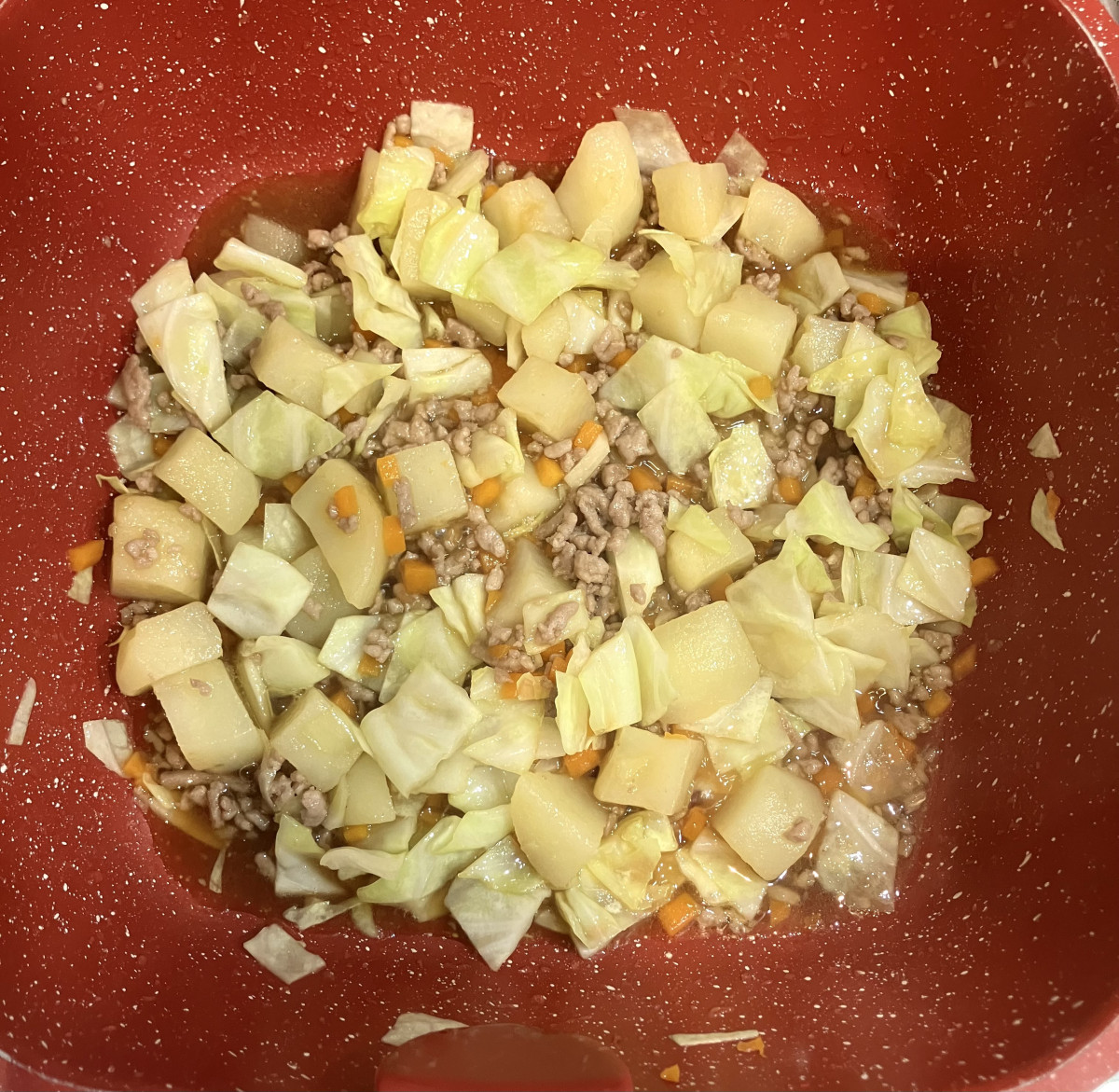 じゃがいもと挽肉の甘辛オムレツの作り方ステップ5