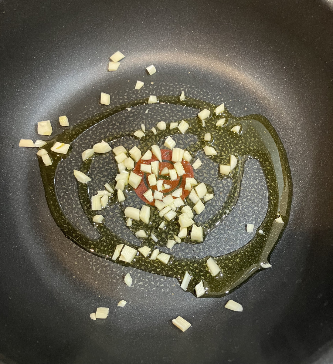 鯖の水煮缶と小松菜のパスタの作り方ステップ2