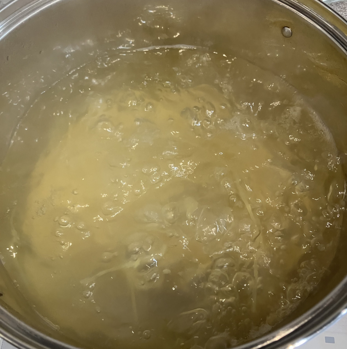 鯖の水煮缶と小松菜のパスタの作り方ステップ1