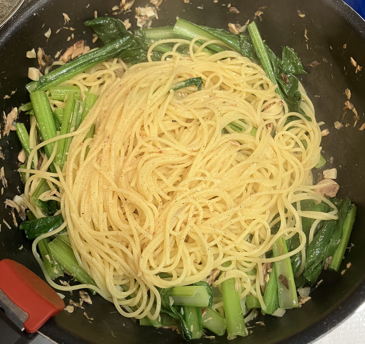 鯖の水煮缶と小松菜のパスタの作り方ステップ6