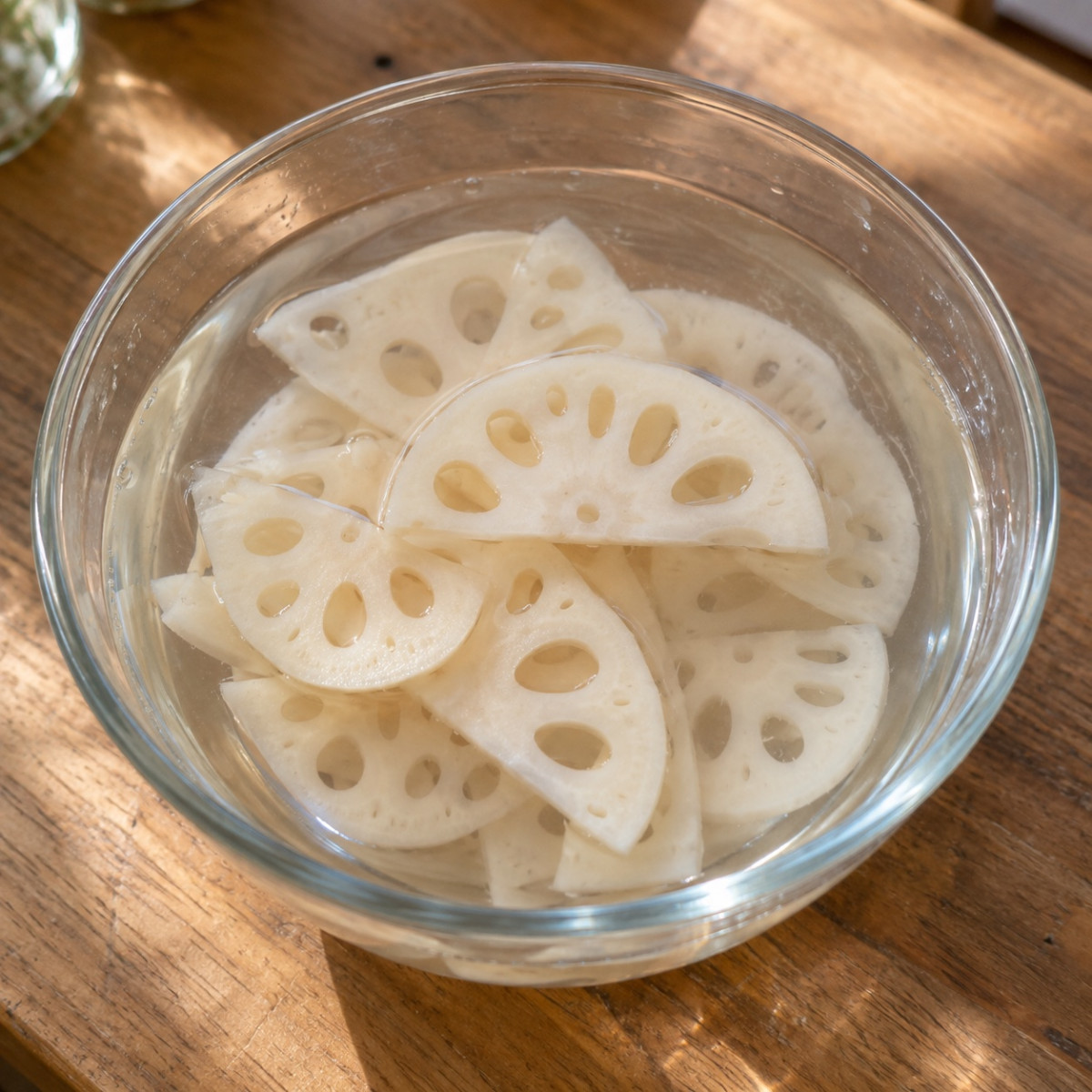 れんこんはコリコリ、鶏むねはしっとり。15分ナンプラー炒めの作り方ステップ2