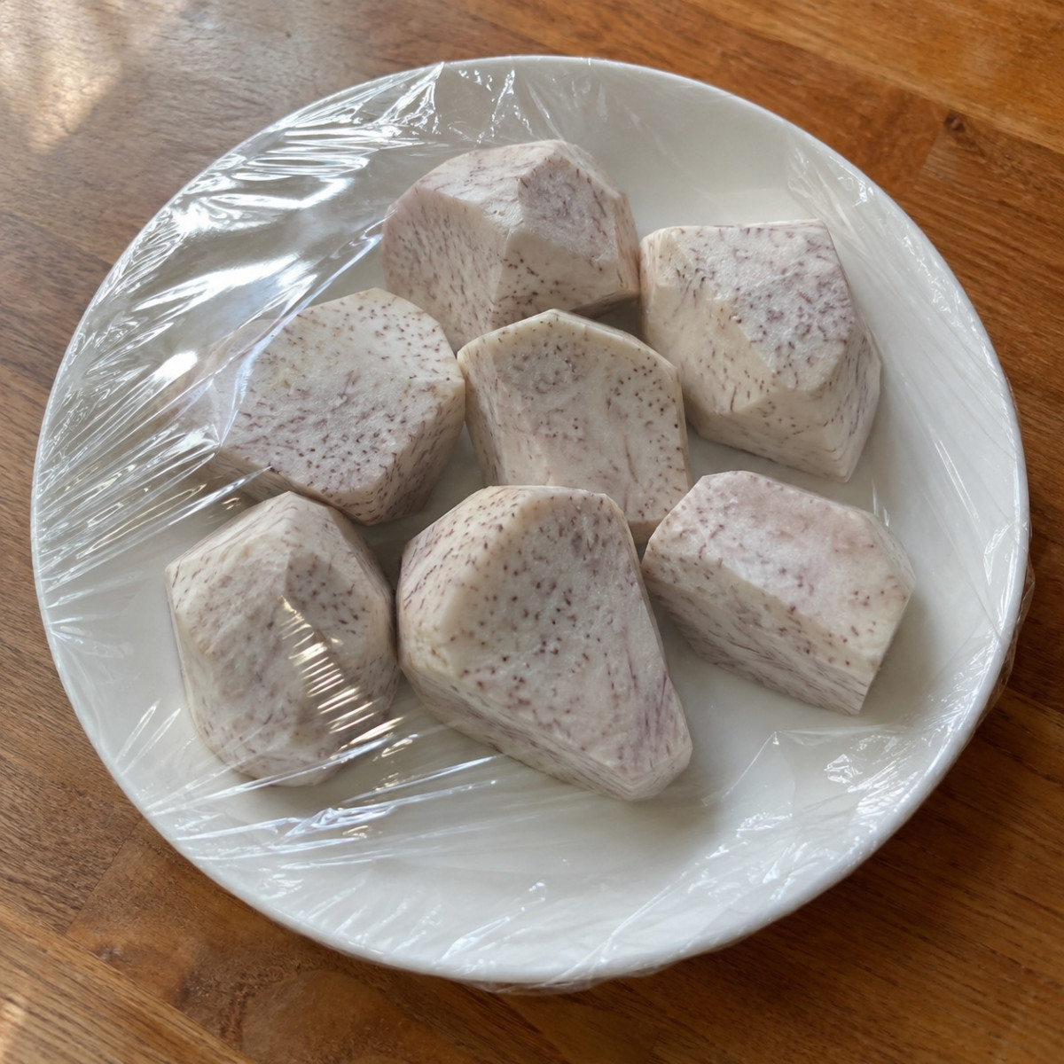 フライパン1つ15分。里芋と豚バラの甘辛みそ炒めの作り方ステップ1
