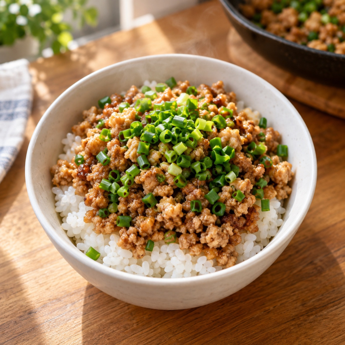 フライパン1つ10分。鶏ひき肉とにらのエスニックそぼろごはんの作り方ステップ6